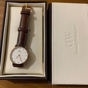 Daniel Wellington petite leather strap watch 28mm